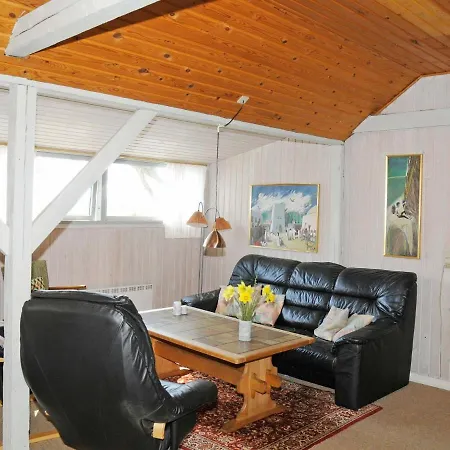 Сasa de vacaciones Eight-bedroom In Grenå