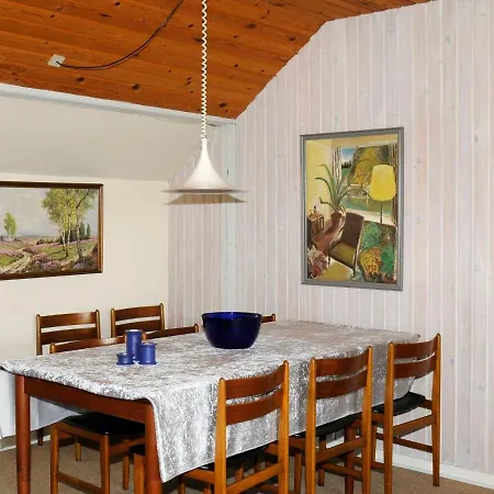 Сasa de vacaciones Eight-bedroom In *
